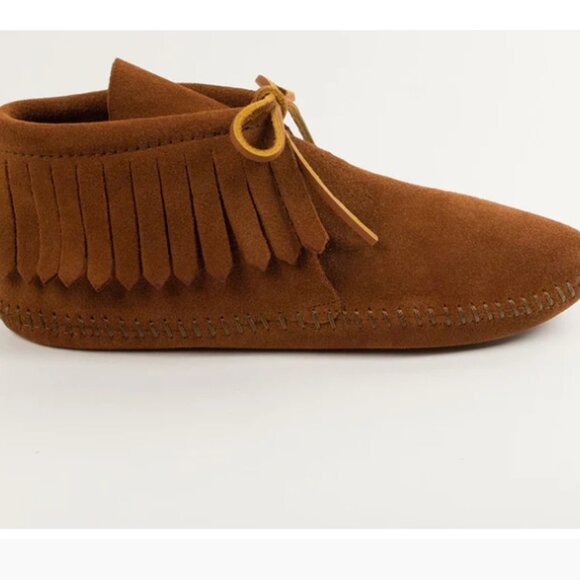 Minnetonka Classic Softsole Fringe Moccasin #482, Size 8. Like New Condition. - Picture 3 of 5